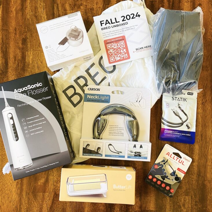 BREO Box comes with a mix of gadgets like chargers, lights, and multi tools.