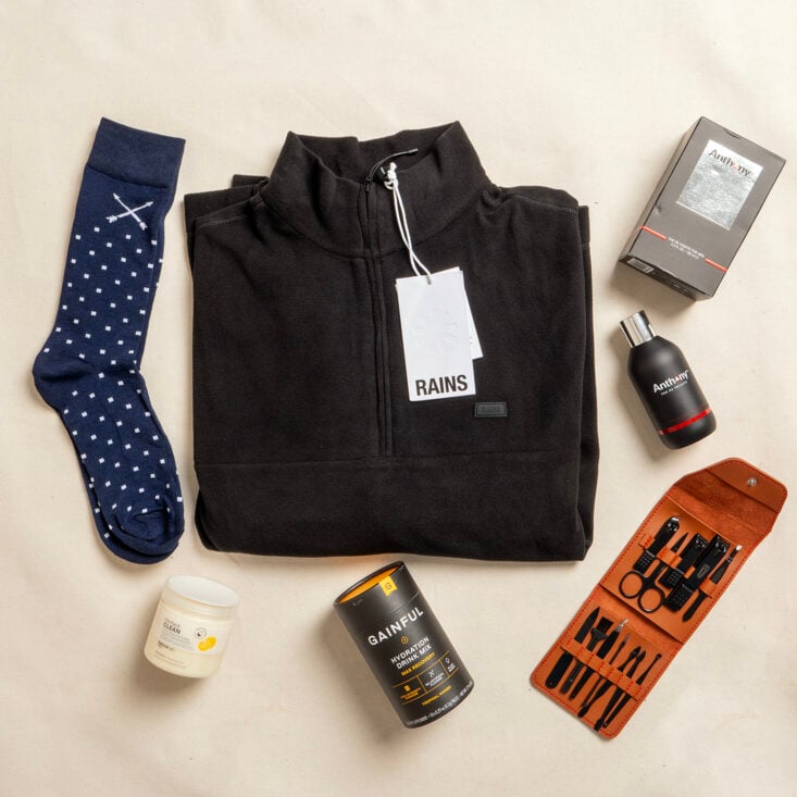 This Fall GQ Box came with seasonal items like a pull-over fleece and socks.